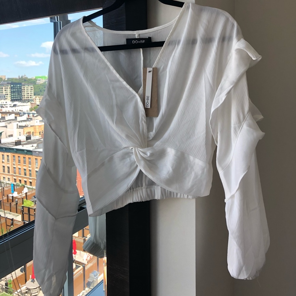 White ruffled sleeves crop top